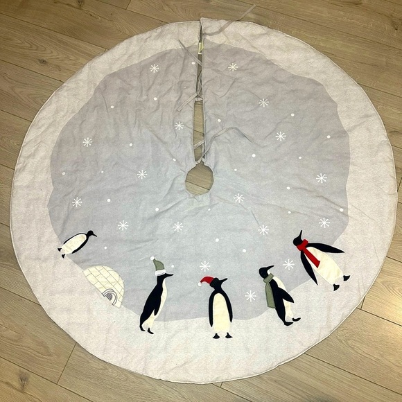 Penguin Christmas Tree Skirt 53” Across - Picture 1 of 2